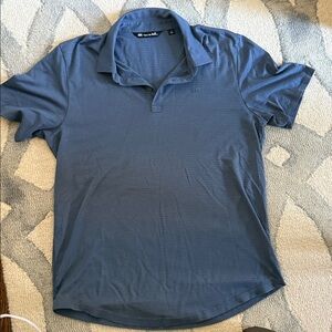 Travis Mathew Polo Shirt Size L Blue   Like new